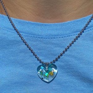 💙BEE HEART RESIN NECKLACE💙
